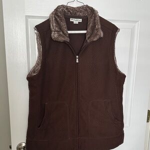 Telluride Clothing Co women’s brown vest. Zip front and front pockets.